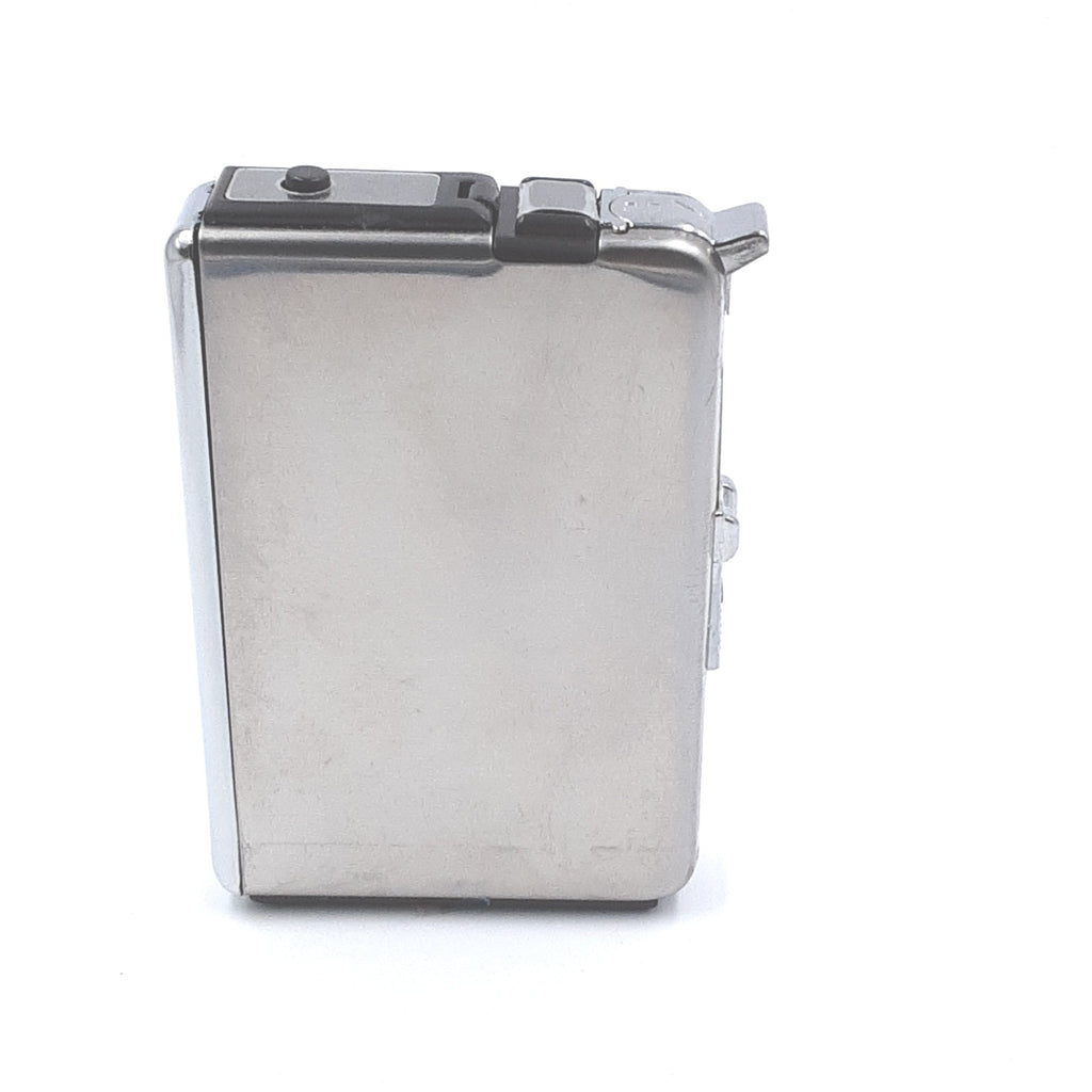 Cigarette case with builtin lighter